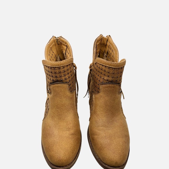 Very G Mata Vegab Suede Tan Tassle Back Zip Laser Cut Short Boots Womens size 9 - Picture 4 of 13